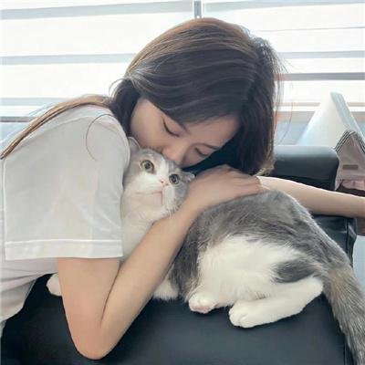 昂首挺胸